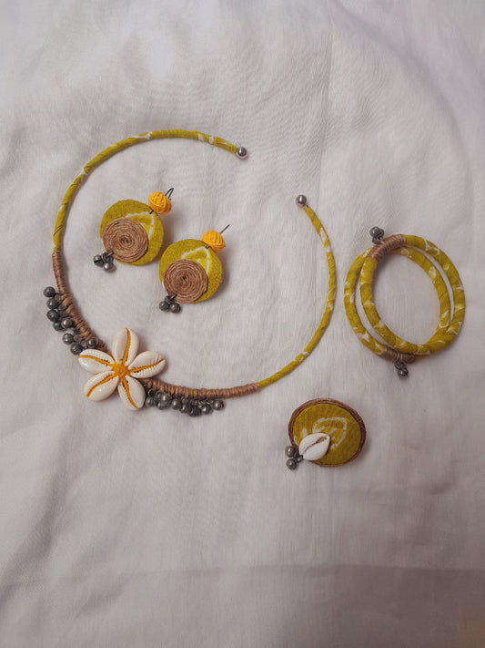 Hansuli Green Choker Set